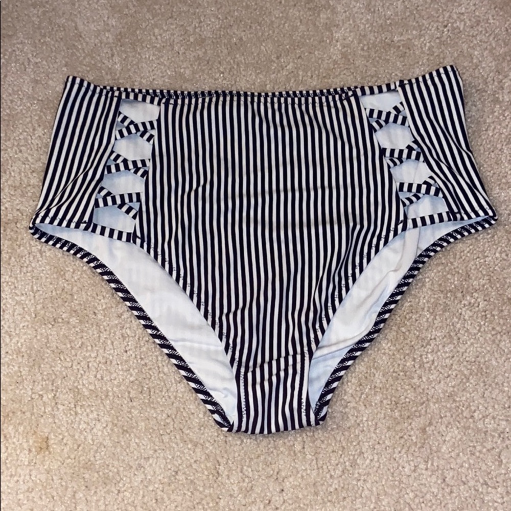 High-waisted swimsuit bottoms